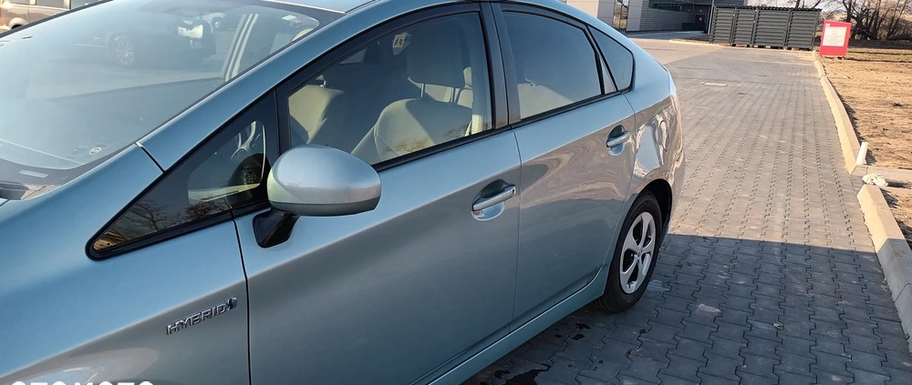 Toyota Prius cena 49900 przebieg: 185000, rok produkcji 2015 z Warszawa małe 742